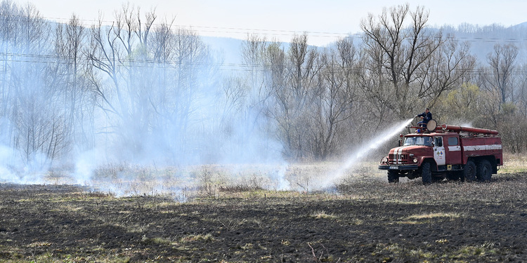 Шест пожара в полето са гасили огнеборците в Монтанаско за ден