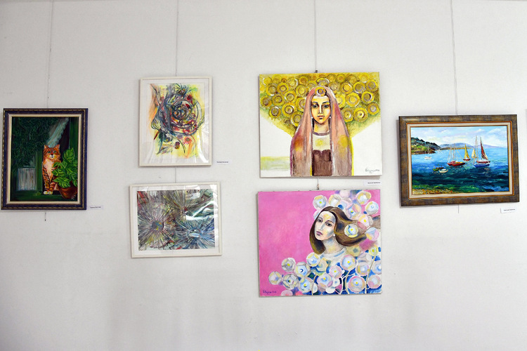 Изложба на жени художнички показват в Монтана