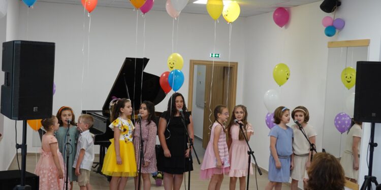 На 26 юни децата от вокална група „Таралежите“ с ръководител Емилия Тодорова към...