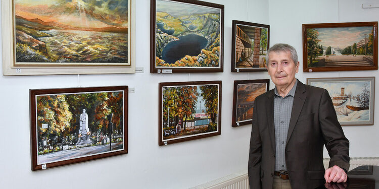 Изложба с картини от миналото и настоящето на Монтана показва художникът Стефан Кирков по повод празника на града