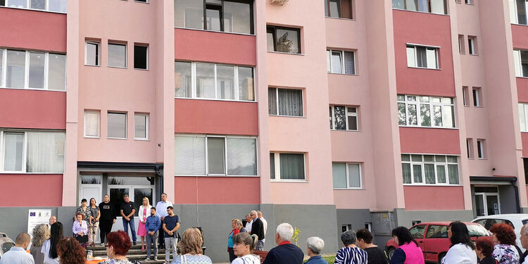 Осем жилищни блока, санирани със средства от ЕС, бяха открити в Берковица