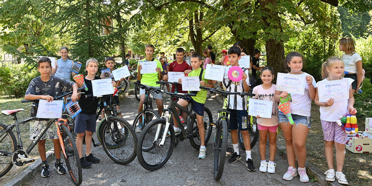 Състезание с велосипеди за деца организираха във Вършец по повод Празника на курорта, минералната вода и Балкана
