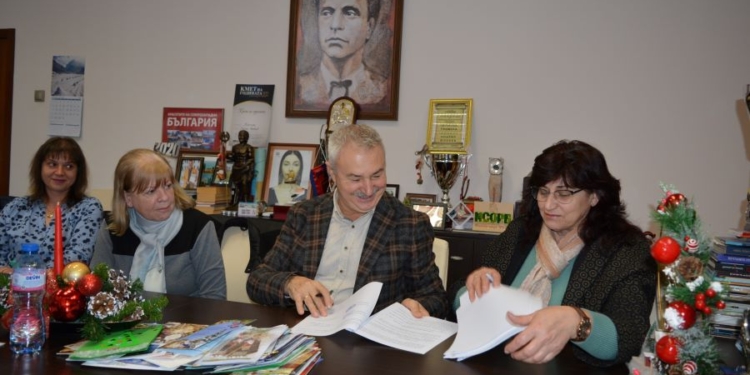 Представителите на синдикатите и кметът договориха увеличение на плащанията за учителите