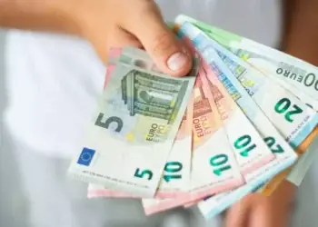 Рязка промяна в курса на еврото: На какво се дължи?