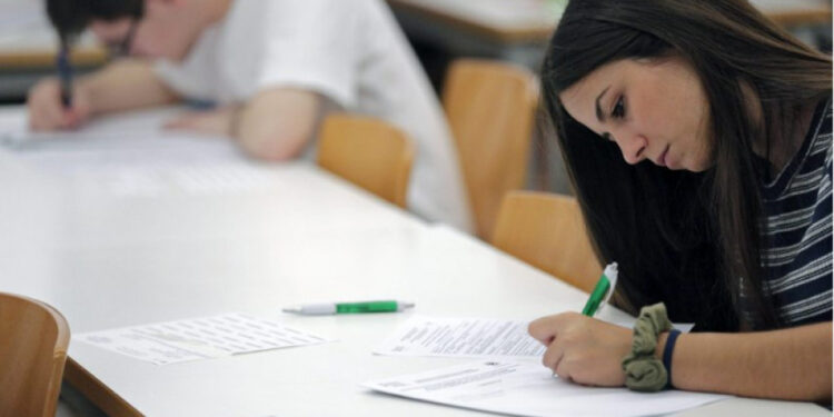 България се стреми към образователна реформа със сътрудничество с PISA