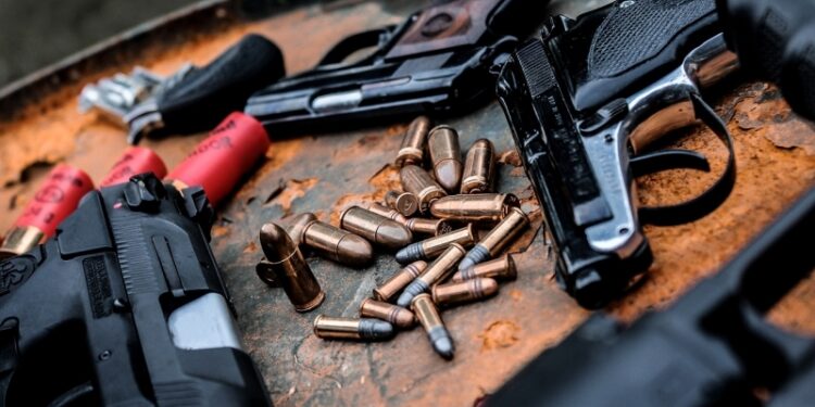 Ченгета обискираха дома на мъж в Монтана, намериха незаконно оръжие и куп патрони