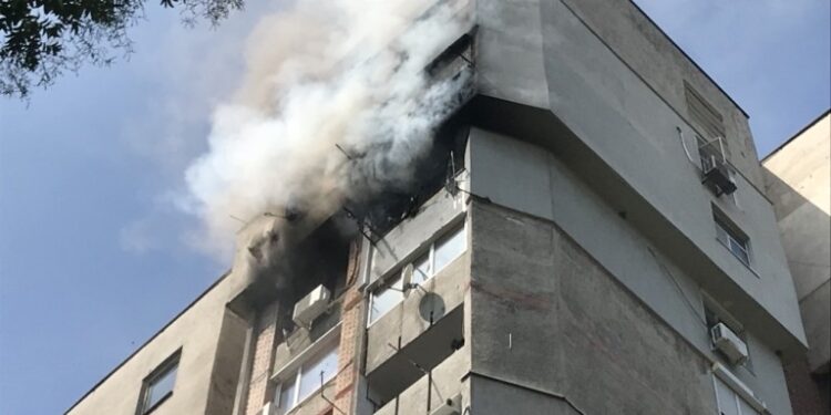 Газова печка избухна в пламъци в апартамент в Монтана