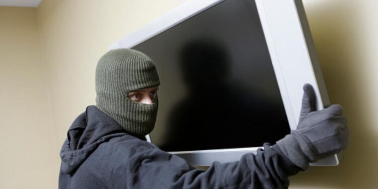 Полицията спипа нагъл крадец, задигнал два телевизора от селска къща в Монтанско