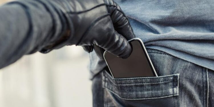 Разкрит е крадец на мобилен телефон в Лом, 39 годишен мъж е задържан