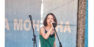 Незрящата Виктория, която е била жертва на домашно насилие, пя на сцената в Монтана (ВИДЕО) - Montana Live TV