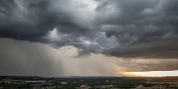 Мощни бури ни удрят във вторник, НИМХ издаде оражнев код /КАРТИ/ - Montana Live TV