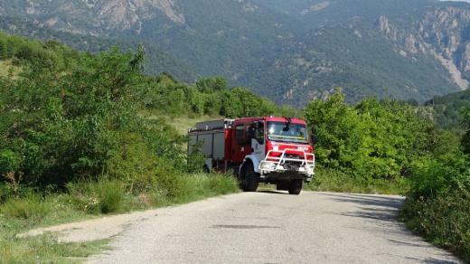 Двама пожарникари пострадаха при инцидент по време на гасене на пожар край Вършец - Montana Live TV