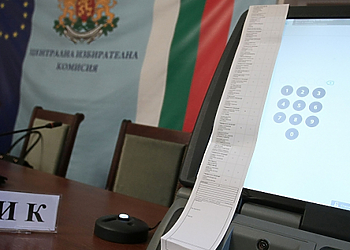 МЕУ ще наеме 10 външни експерти за удостоверяване на машините за гласуване
