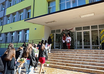 Обновената Професионална гимназия “Васил Левски” в Монтана отново отвори врати за 361 ученици /снимки/