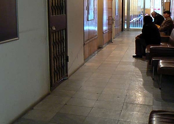 Опашки и хаос в монтанската поликлиника заради издаването на талони за ученици