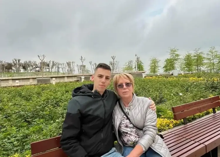 Да отворим сърцата си: Нека помогнем на 18-годишния Боби от Монтанско в борбата му с тежка болест