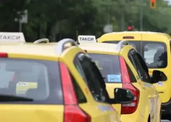 Таксиметрови шофьори организират национален протест срещу поскъпването на “Гражданска отговорност”