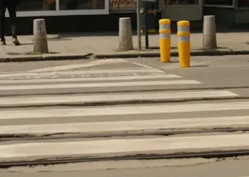 Джип удари бременна жена на пешеходна пътека в София