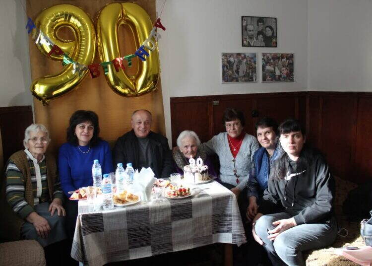 Община Георги Дамяново поздрави две юбилярки от Копиловци за 90-годишния им юбилей /снимки/