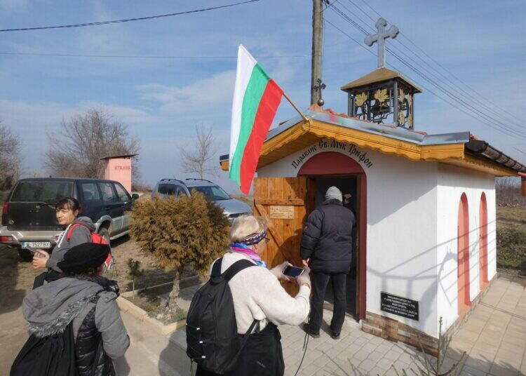 Лом отпразнува Трифон Зарезан с конкурс за най-добро вино и народно веселие /снимки/