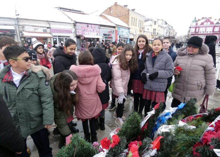 В Лом откриха бюст-паметник на Васил Левски /снимки/