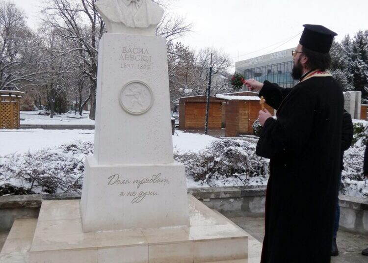 В Лом откриха бюст-паметник на Васил Левски /снимки/