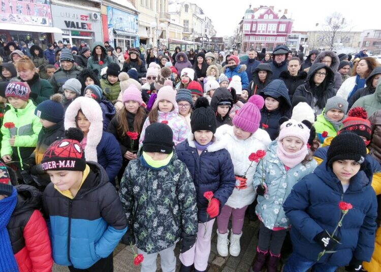 В Лом откриха бюст-паметник на Васил Левски /снимки/