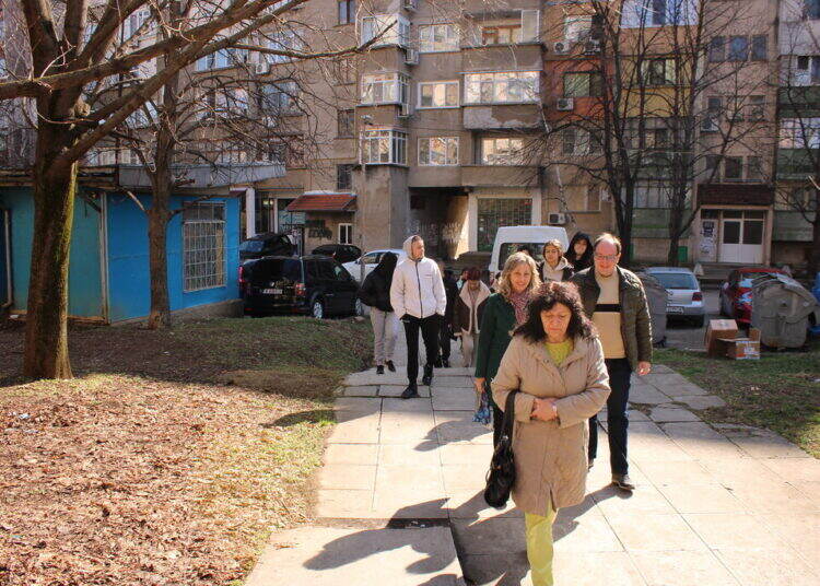 Ученици от Монтана проучват социалните жилища, обновени с европейско финансиране