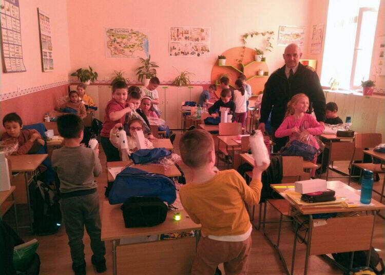 Ученици от Монтанско се обучават как да реагират при бедствия /снимки/