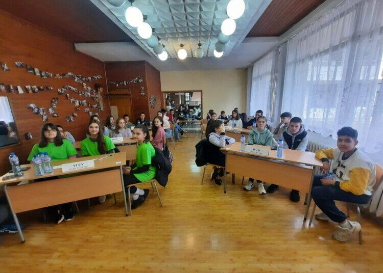 Ученици от Монтана триумфираха в състезание по пътна безопасност /снимки/