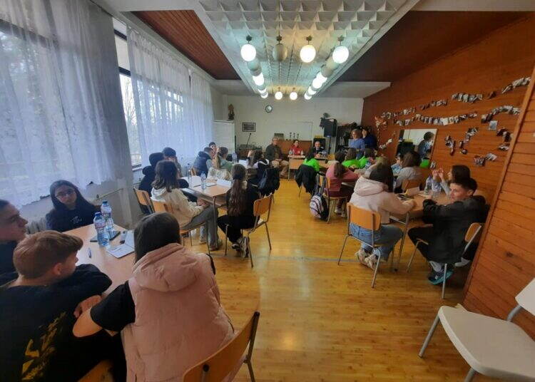 Ученици от Монтана триумфираха в състезание по пътна безопасност /снимки/