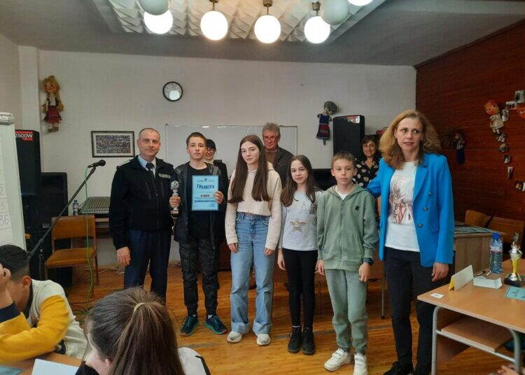 Ученици от Монтана триумфираха в състезание по пътна безопасност /снимки/