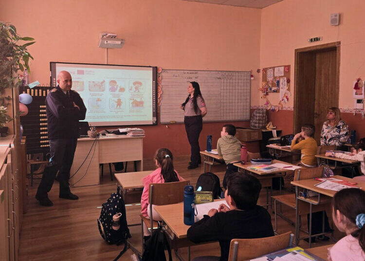 Ученици от Монтанско се обучават как да реагират при бедствия /снимки/