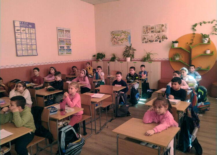 Ученици от Монтанско се обучават как да реагират при бедствия /снимки/