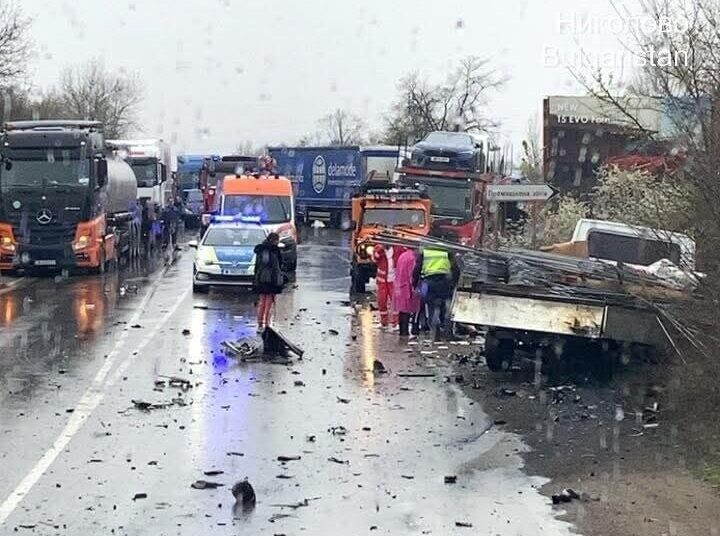 Извънредно! Зверска катастрофа затвори Е-79 между Монтана и Враца /снимки/