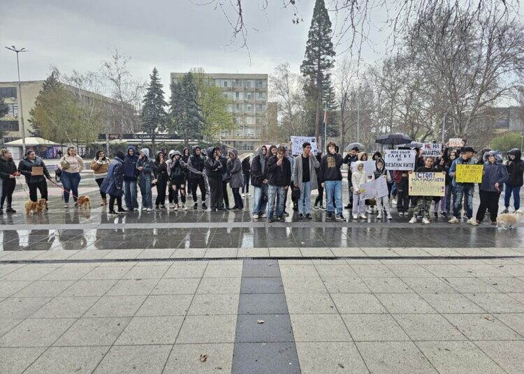 Млади хора в Монтана протестираха срещу насилието над животни /снимки/