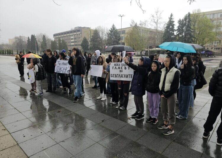 Млади хора в Монтана протестираха срещу насилието над животни /снимки/