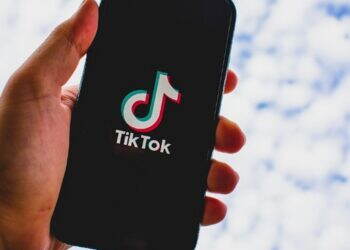 Детето, което се запали с бензин в Монтана, гледало трик от Тик ток