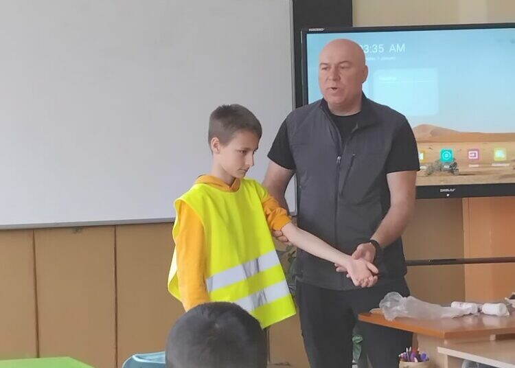 Малки полицаи в действие: Ученици от Лом и Берковица влизат в ролята на помощници на МВР /снимки/