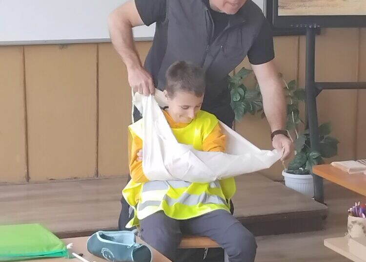 Малки полицаи в действие: Ученици от Лом и Берковица влизат в ролята на помощници на МВР /снимки/