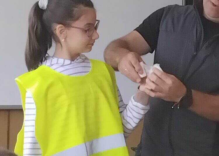 Малки полицаи в действие: Ученици от Лом и Берковица влизат в ролята на помощници на МВР /снимки/