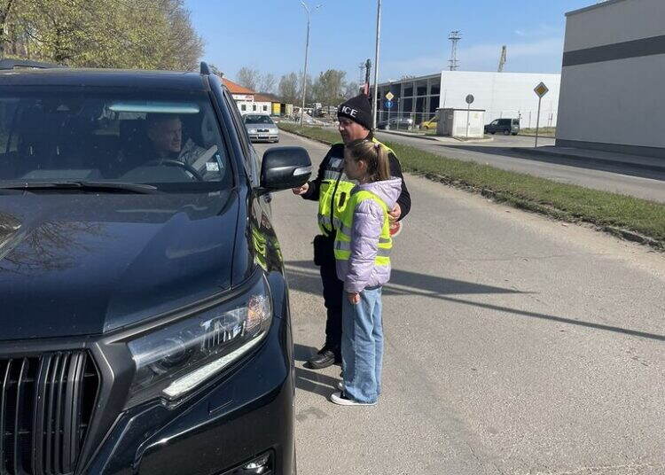 Малки полицаи в действие: Ученици от Лом и Берковица влизат в ролята на помощници на МВР /снимки/