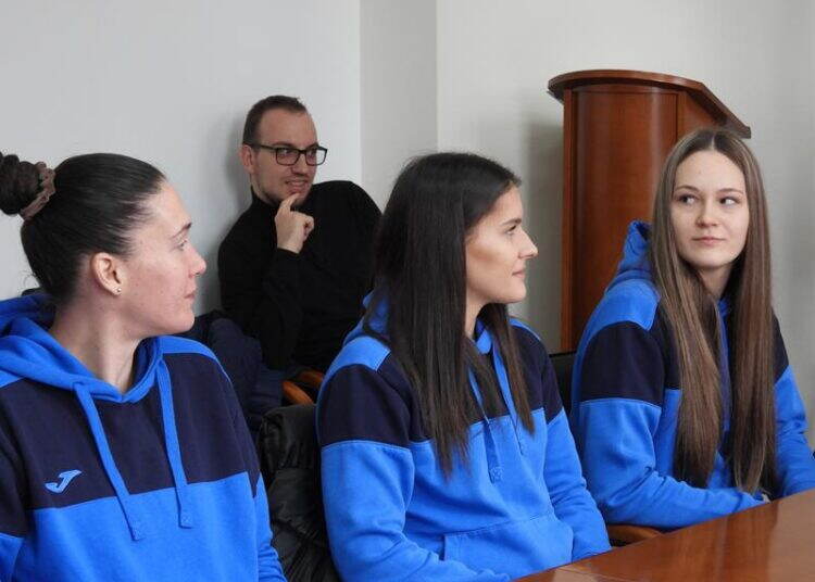 Баскетболистките показаха спечелената Купа от турнира на Адриатическата лига /снимки/
