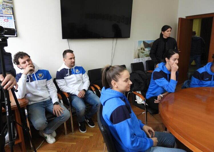 Баскетболистките показаха спечелената Купа от турнира на Адриатическата лига /снимки/