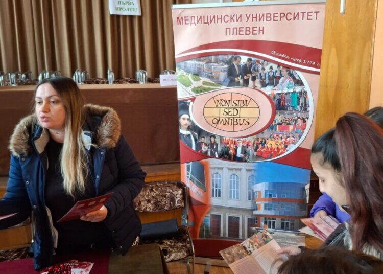 Форум в Монтана срещна ученици с водещи университети и работодатели