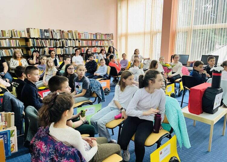 Старт на Маратона на четенето „Децата на Монтана четат – 2025“ с весело „Четящо влакче“