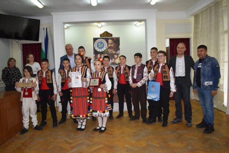 Камерна група „Млади надежди“ от ОУ „Георги Бенковски”- с. Черни Вит, спечели Пр...