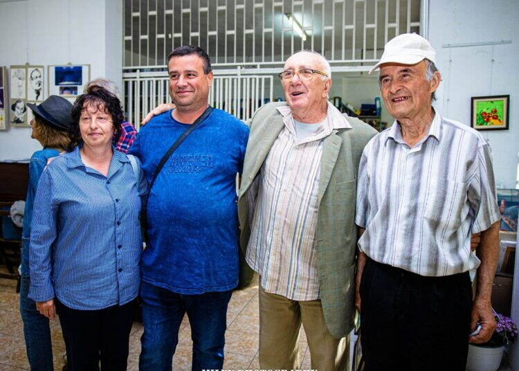 Юбилейна изложба отбеляза 85-годишнината на художника и сценограф Тодор Деков в Монтана /снимки/