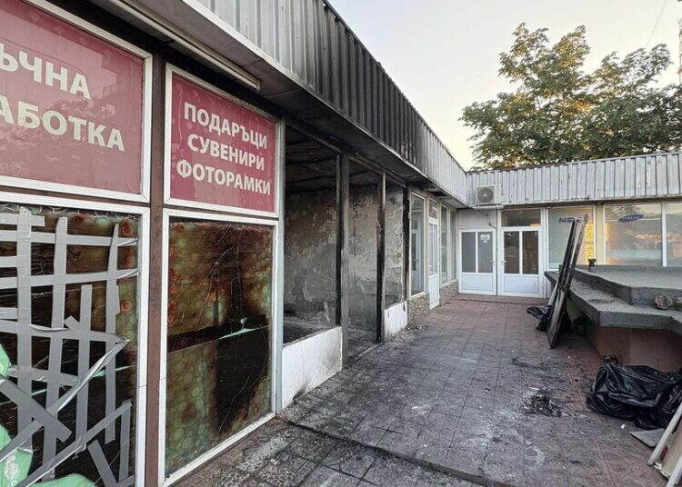 Вижте кадри от мястото на изгорелия павилион