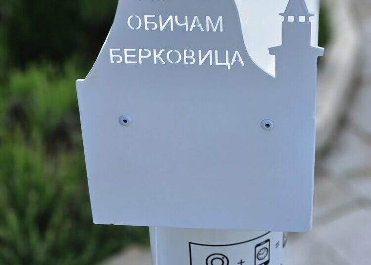 Нова атракция в центъра на Берковица: „Селфи пост“ с изглед към Часовниковата кула